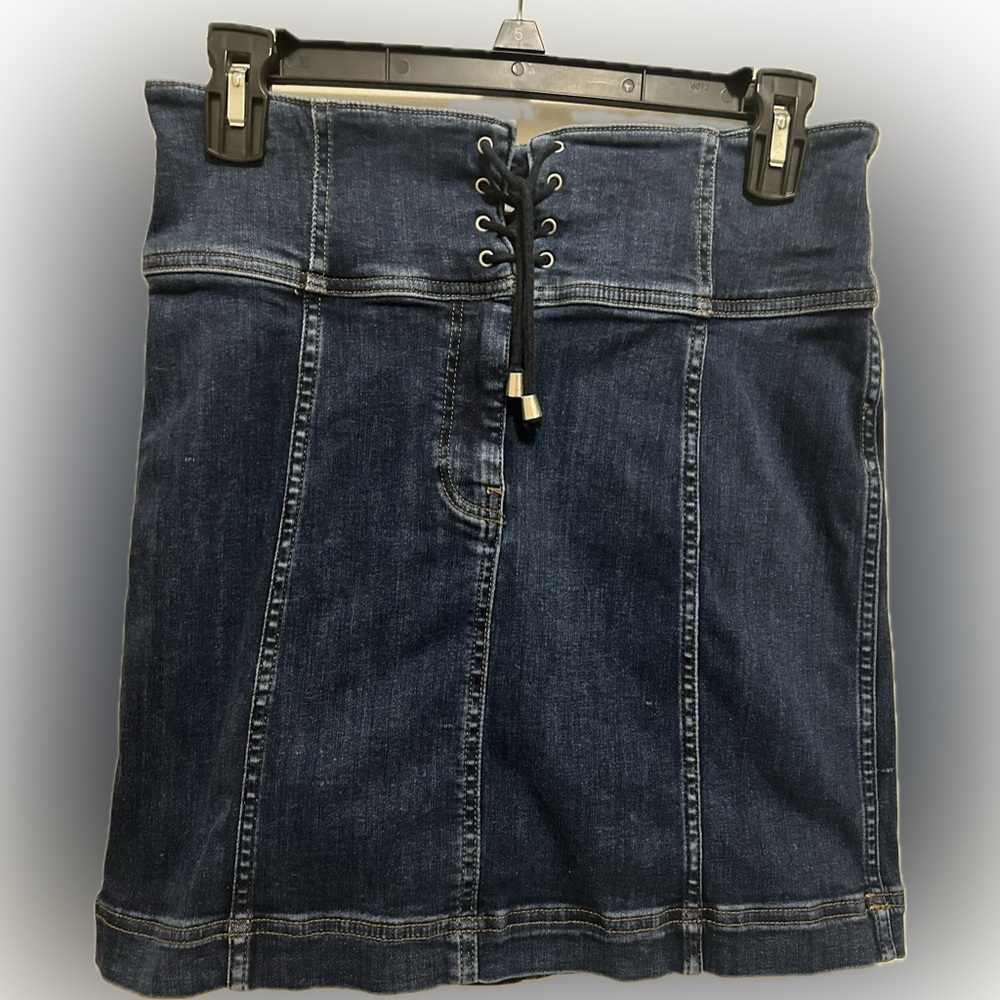Free People tie front denim skirt. Size 10.